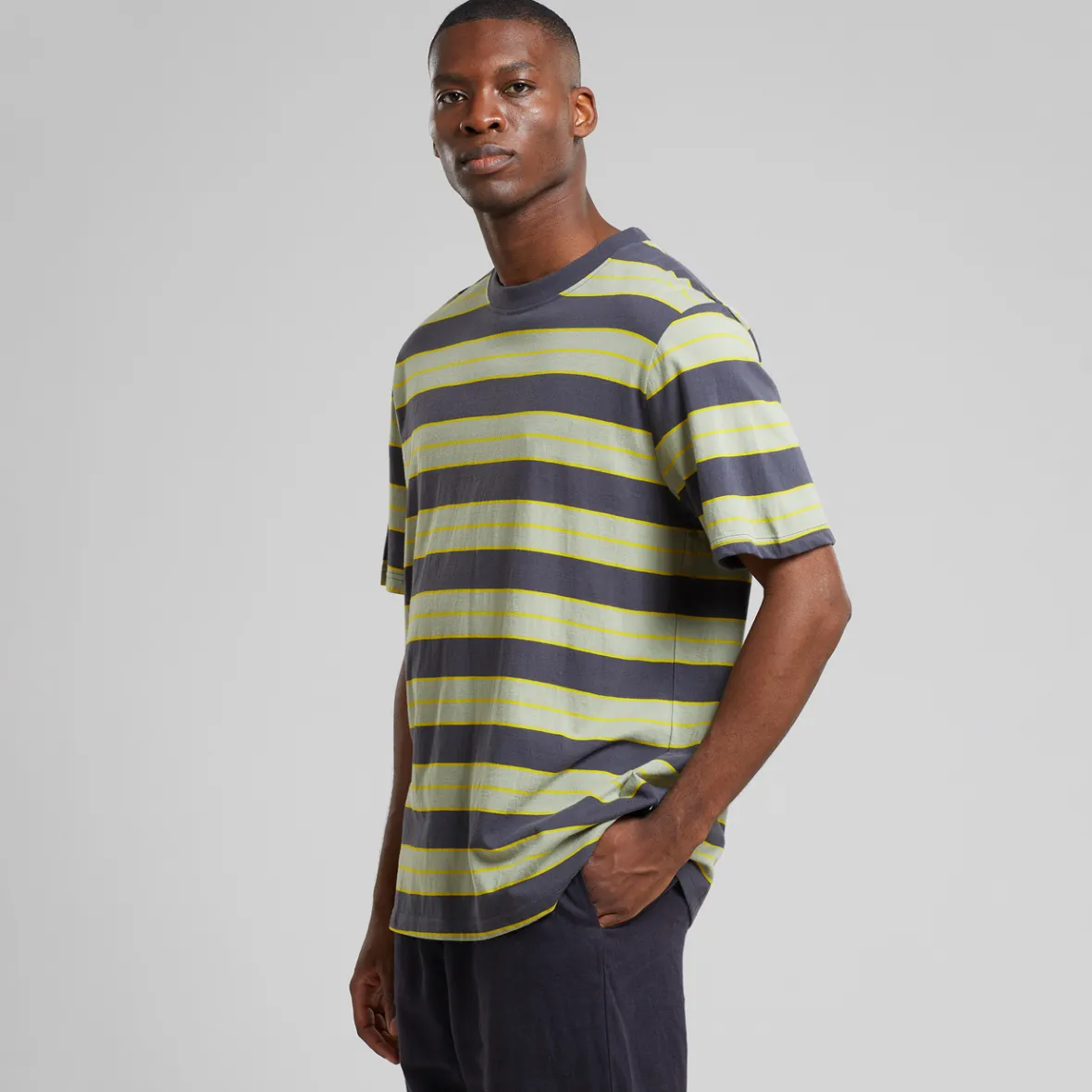 T-shirt Décontracté Gustavsberg - Rayures Rétro Anthracite - Style Intemporel et Confort Optimal