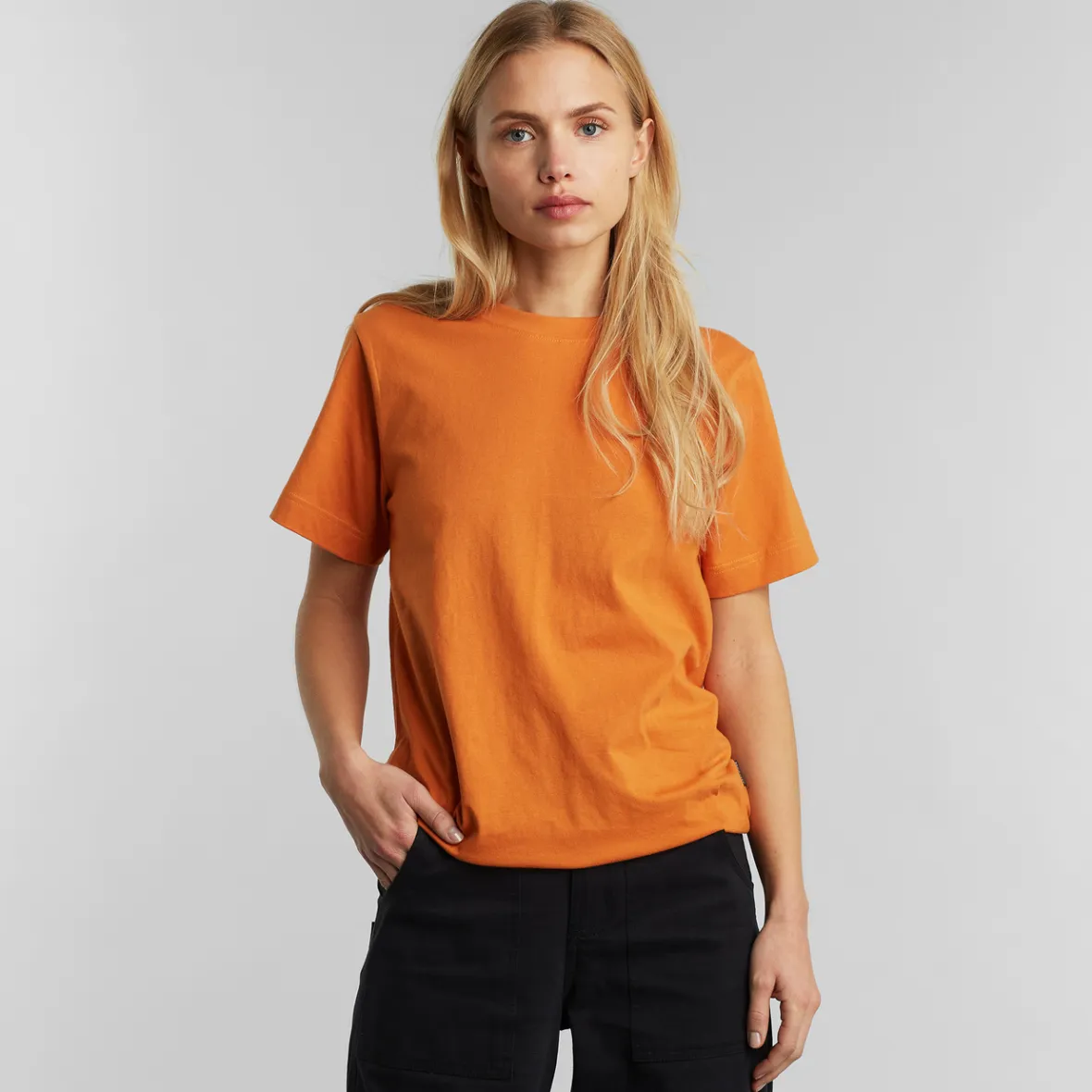 Femme T-shirt Mysen Coupe Essentielle - Orange Vif en Promotion Exclusivité Déstockage 

(Note: J'ai restructuré les éléments clés en utilisant des formulations plus naturelles en français courant, en ajoutant des termes marketing comme 