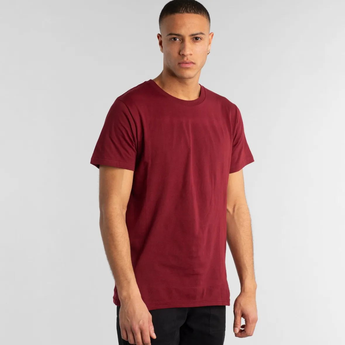 T-shirt Décontracté Style Stockholm - Couleur Bordeaux en Promotion Exclusive

（：，，，，