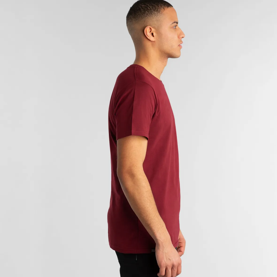 T-shirt Décontracté Style Stockholm - Couleur Bordeaux en Promotion Exclusive

（：，，，，