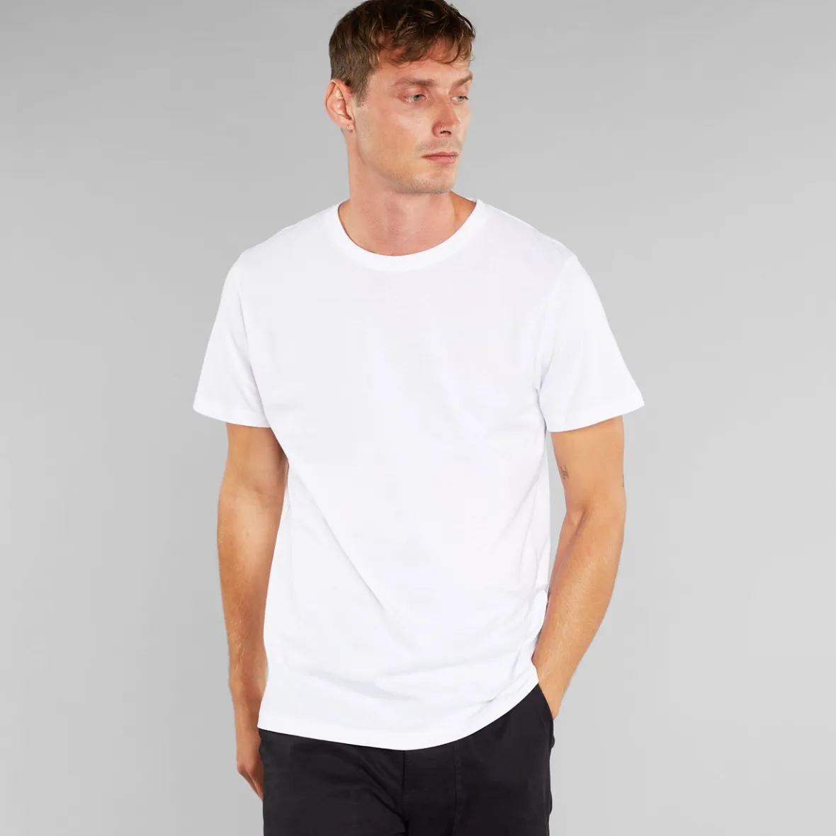 T-shirt Femme Élégant Blanc Cassé - Style Stockholm Minimaliste - Collection Destockage Exclusif
