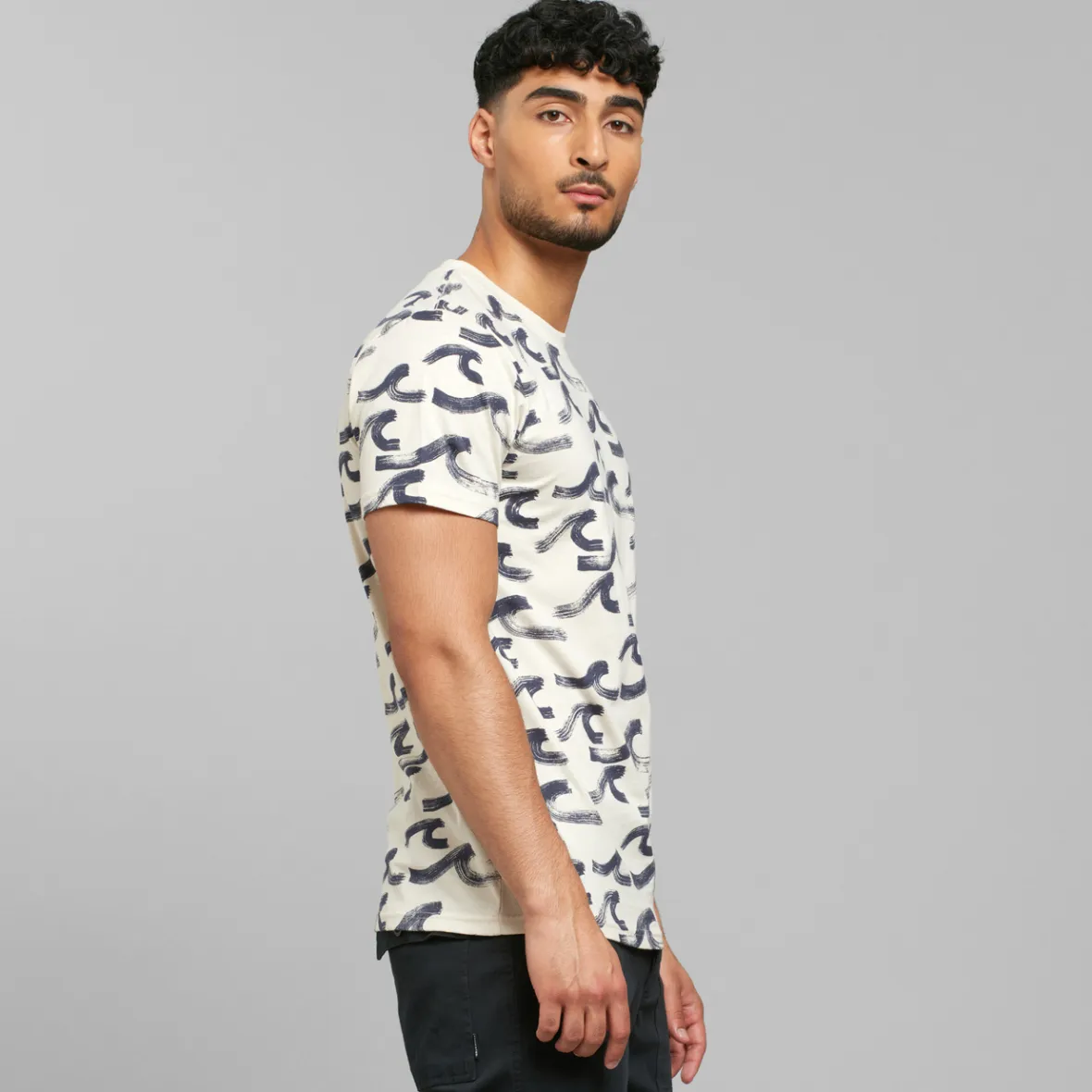 Tee Stockholm Design Original - Vagues Peintes sur Fond Blanc-Crème