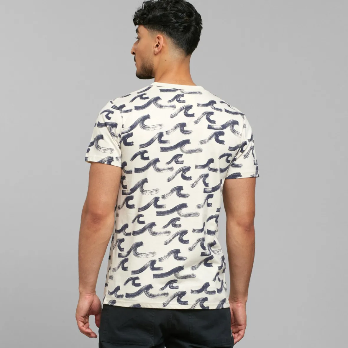 Tee Stockholm Design Original - Vagues Peintes sur Fond Blanc-Crème