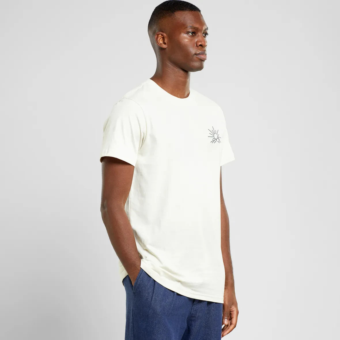 Tee-Shirt Stockholm Mountain Brodé - Couleur Oat Blanc Cassé en Déstockage Édition Limitée