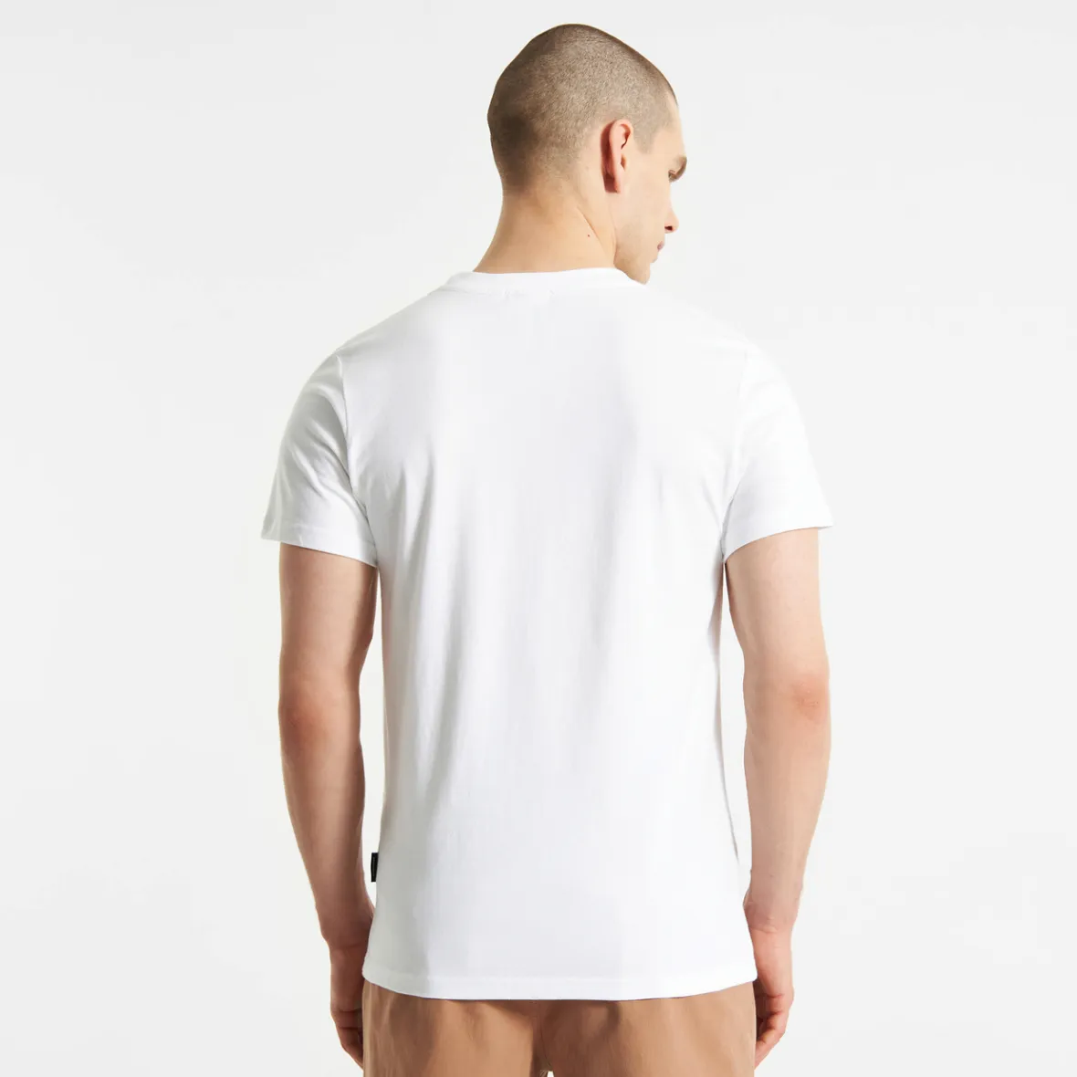 T-shirt élégant blanc brodé champignon - Design exclusif Stockholm en promotion