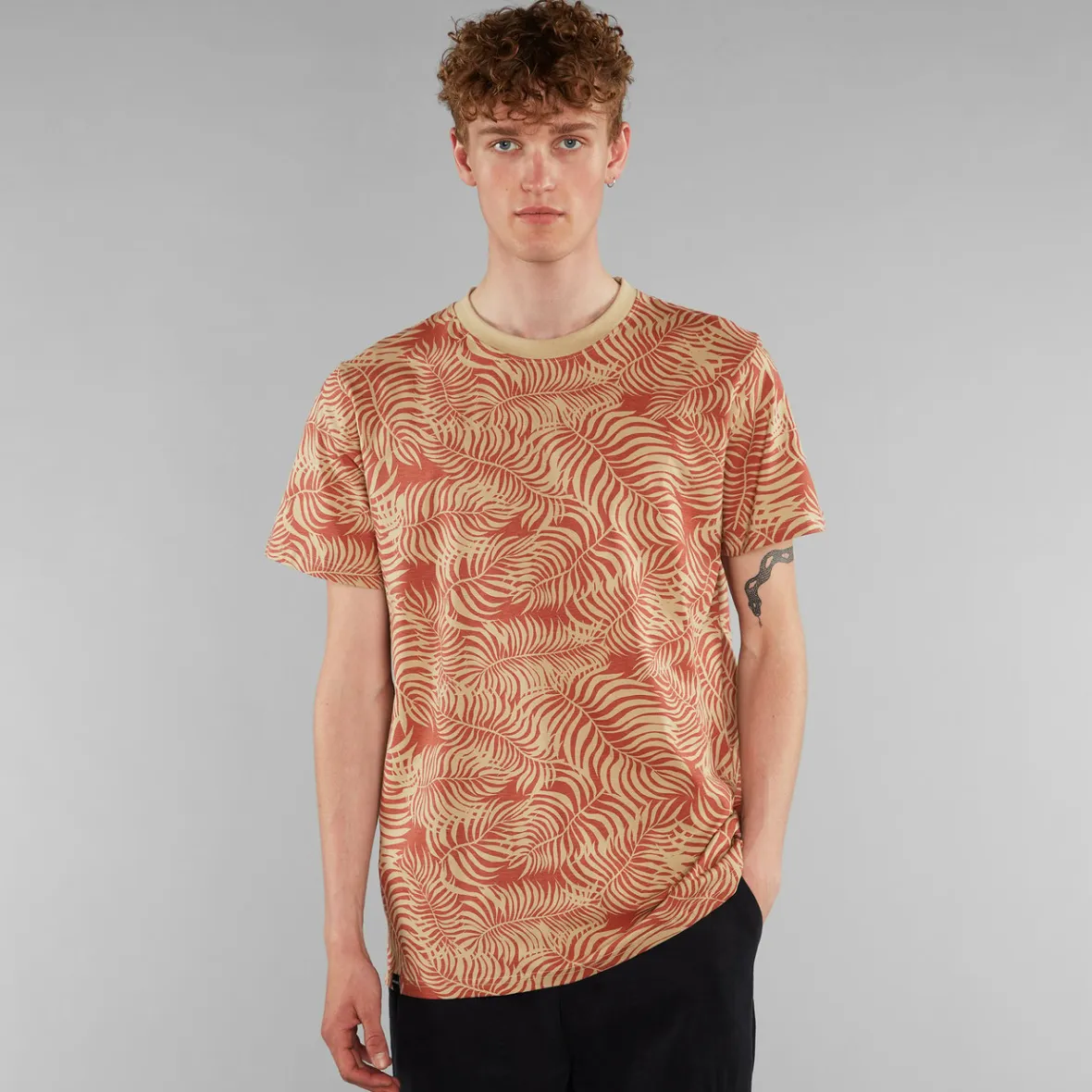 T-shirt décontracté motifs feuilles de palmier et Stockholm - Ton beige sable - Promotion été