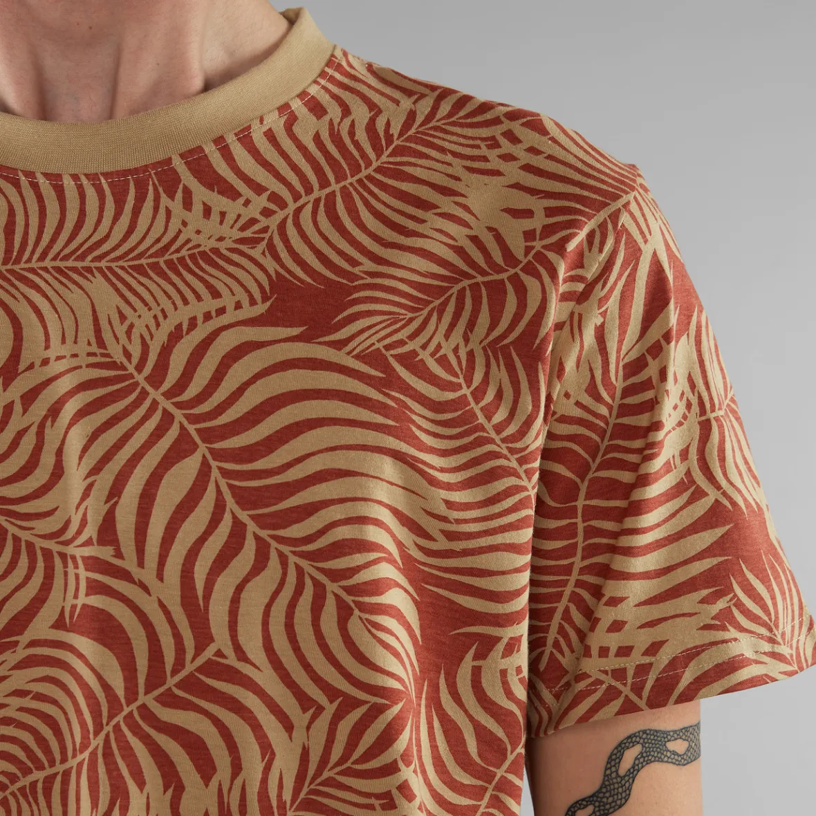 T-shirt décontracté motifs feuilles de palmier et Stockholm - Ton beige sable - Promotion été