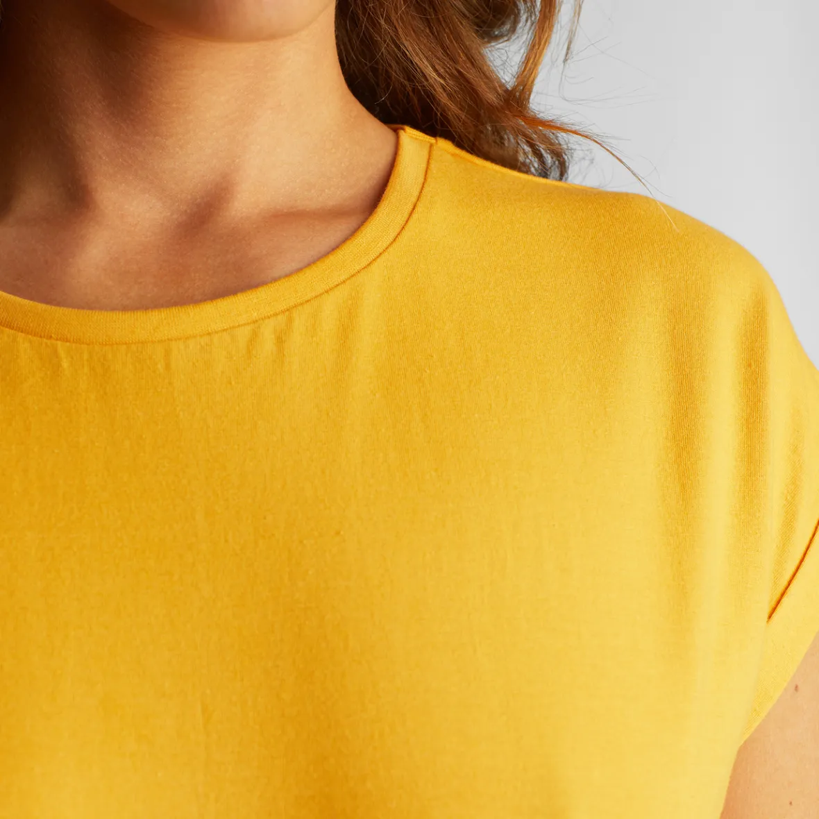 Tee Femme Visby - Nuance Miel Élégant | Promotion Exclusive en Ligne