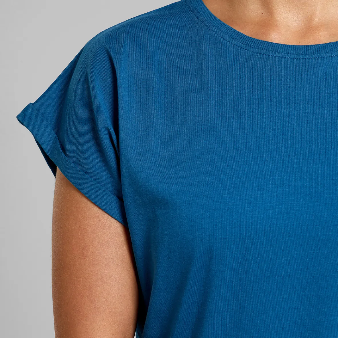 T-shirt Femme Visby Base - Bleu Nuit en Promotion | Nouvelle Collection Confortable