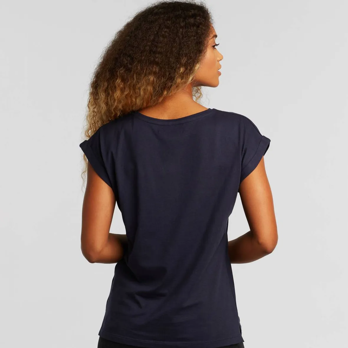 Découvrez notre T-shirt Femme Visby Base - Bleu Marine Élégant en Promotion Exclusivité