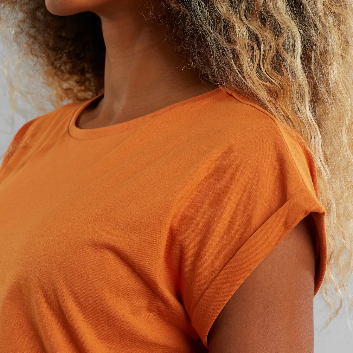 T-shirt Femme Visby Base Orange - Édition Limitée en Promotion ★ Style Confortable & Prix Choc