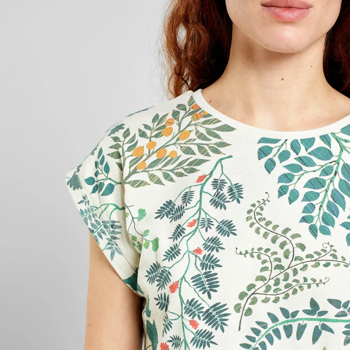 Découvrez notre collection printanière : Tee femme motif botanique Visby en coton souple - Blanc avoine en promotion exclusive