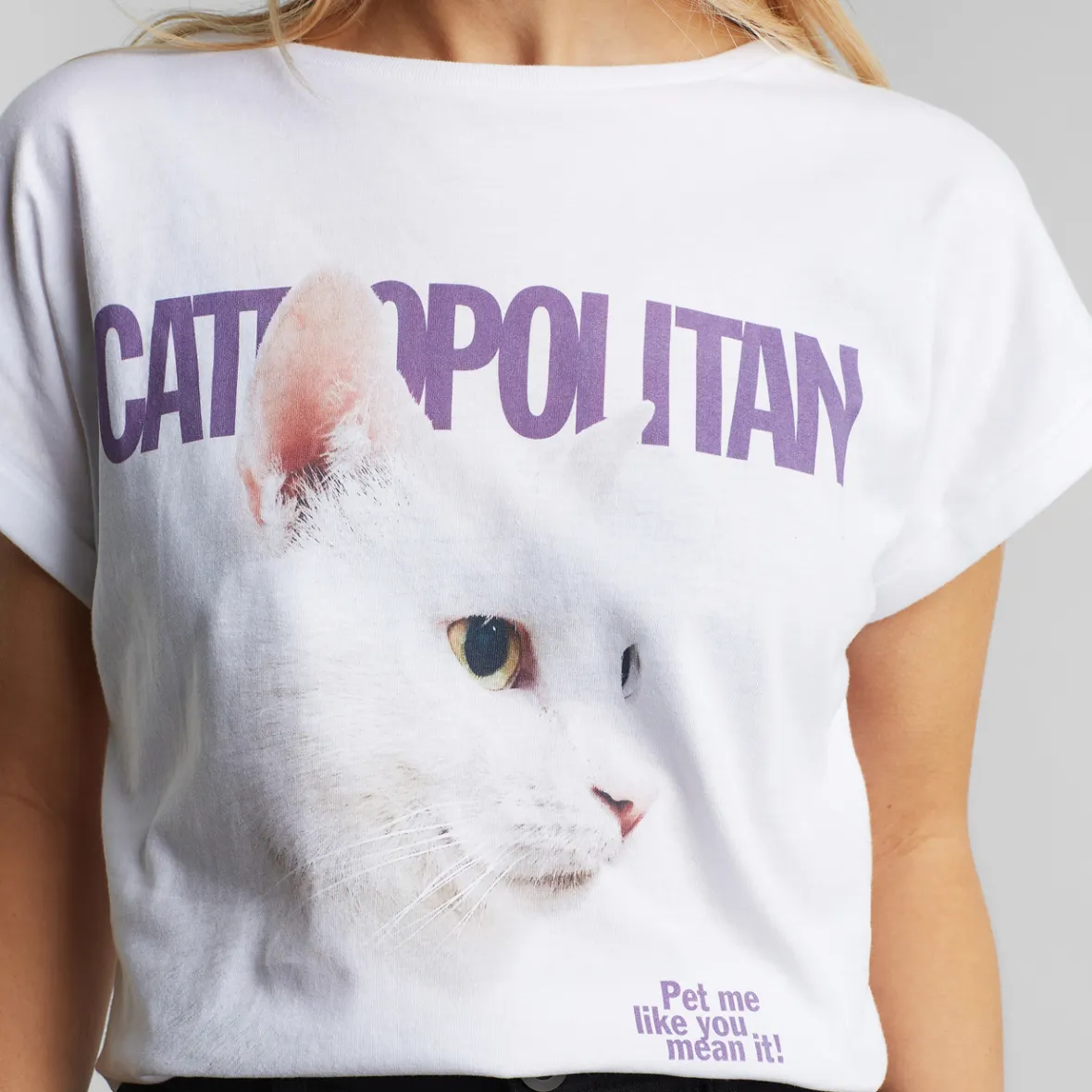 Découvrez le T-shirt Visby pour femme - Style Félin Urbain en Édition Limitée