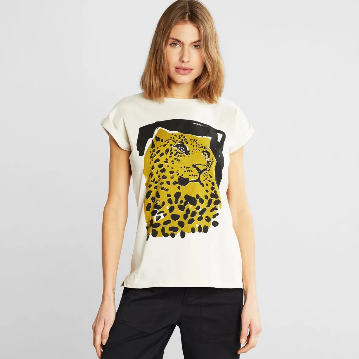 T-shirt Femme Visby Stina Leo en Coton Écru - Soldes Éclair & Dernières Pièces Disponibles