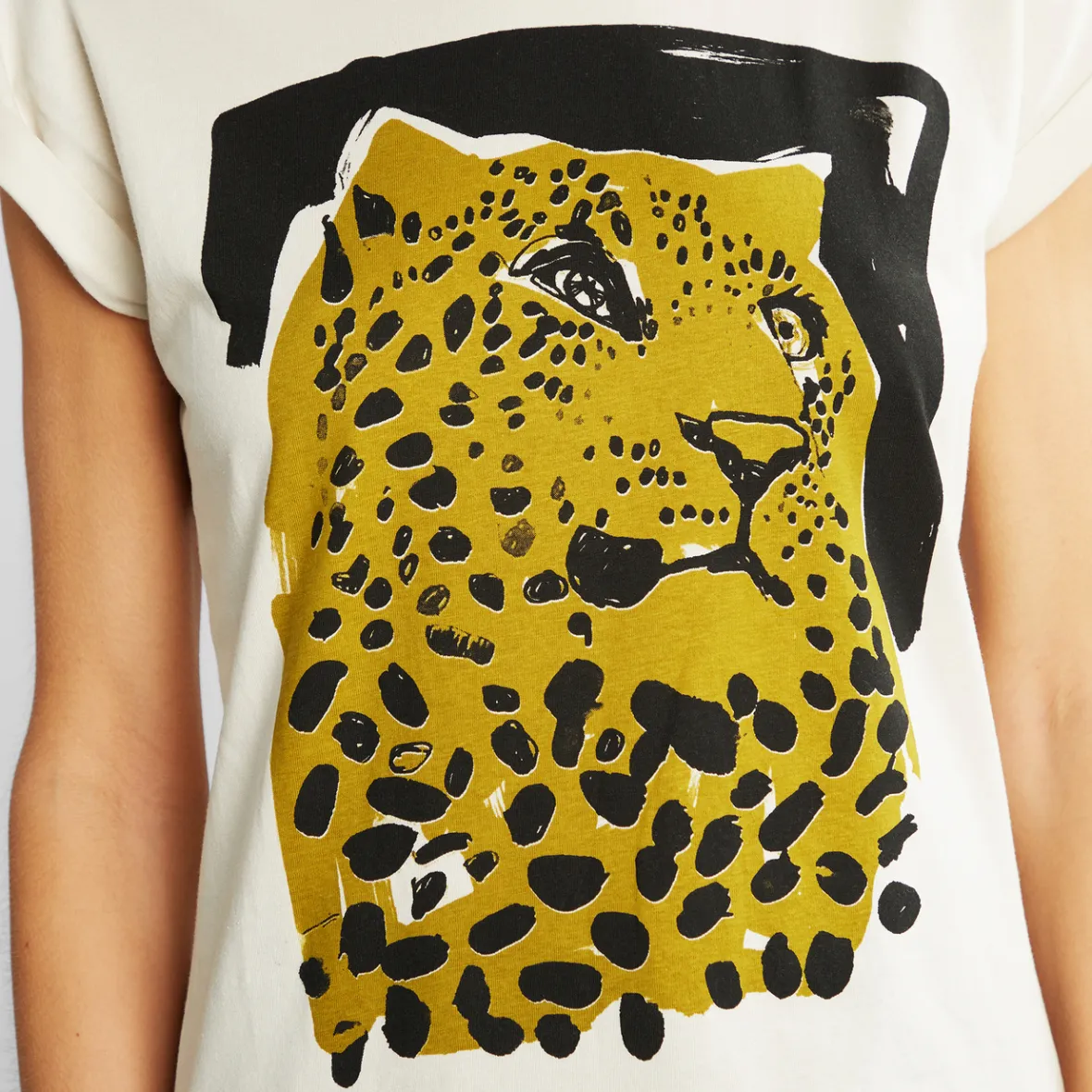 T-shirt Femme Visby Stina Leo en Coton Écru - Soldes Éclair & Dernières Pièces Disponibles