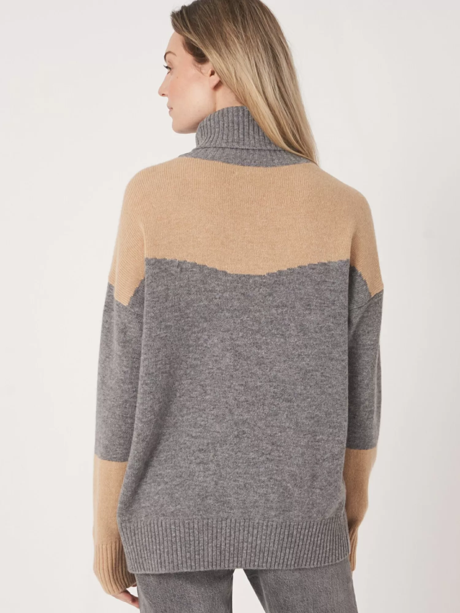 Pull Femme Bicolore à Col Roulé - Élégant et Confortable | Prix Doux