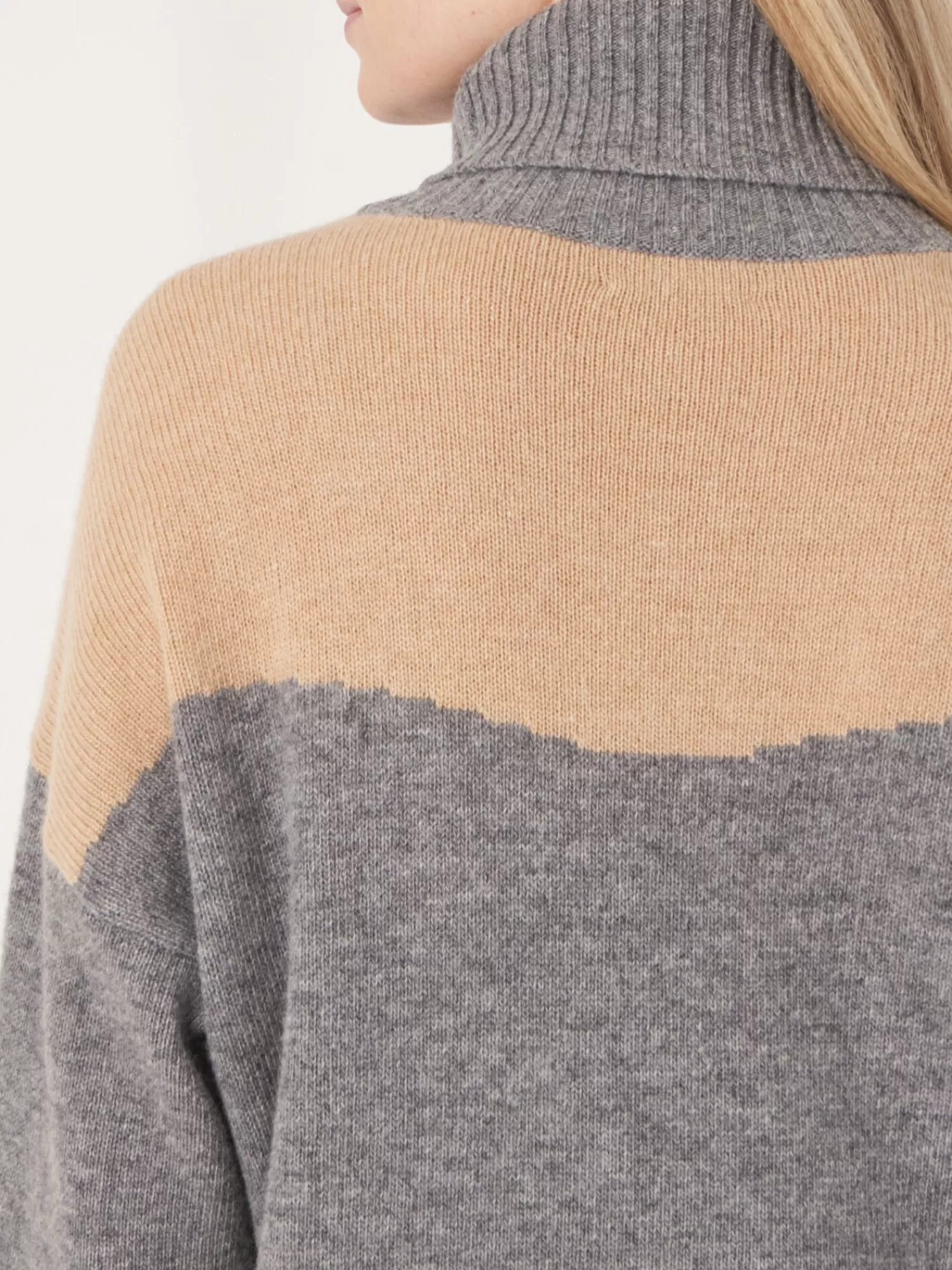 Pull Femme Bicolore à Col Roulé - Élégant et Confortable | Prix Doux