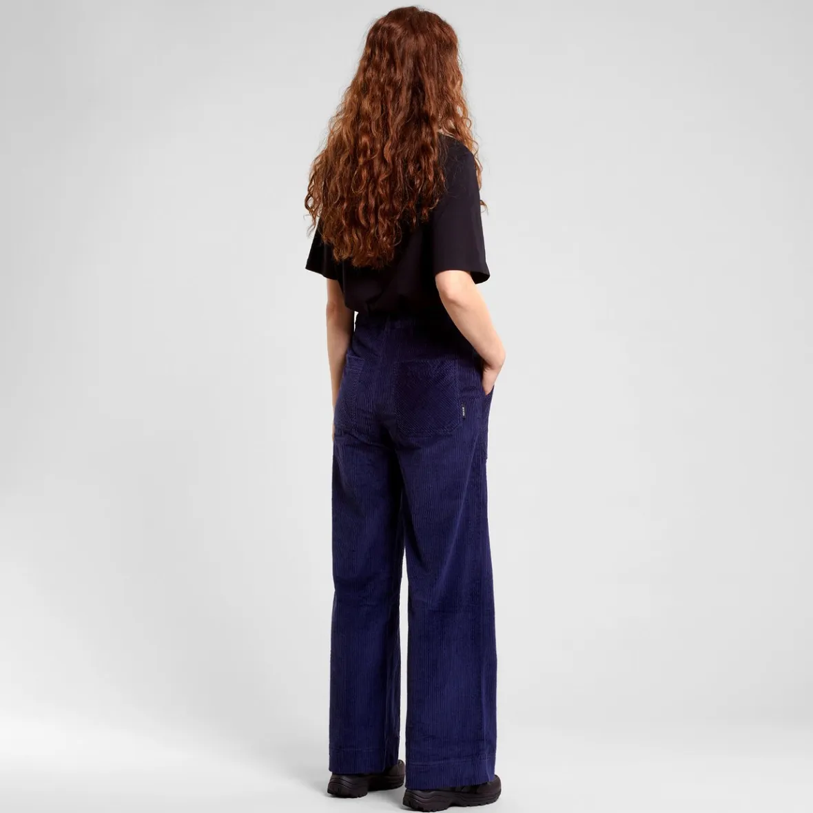 Pantalon de Travail Femme en Velours Côtelé Bleu Marine - Modèle Vara en Promotion Exclusive