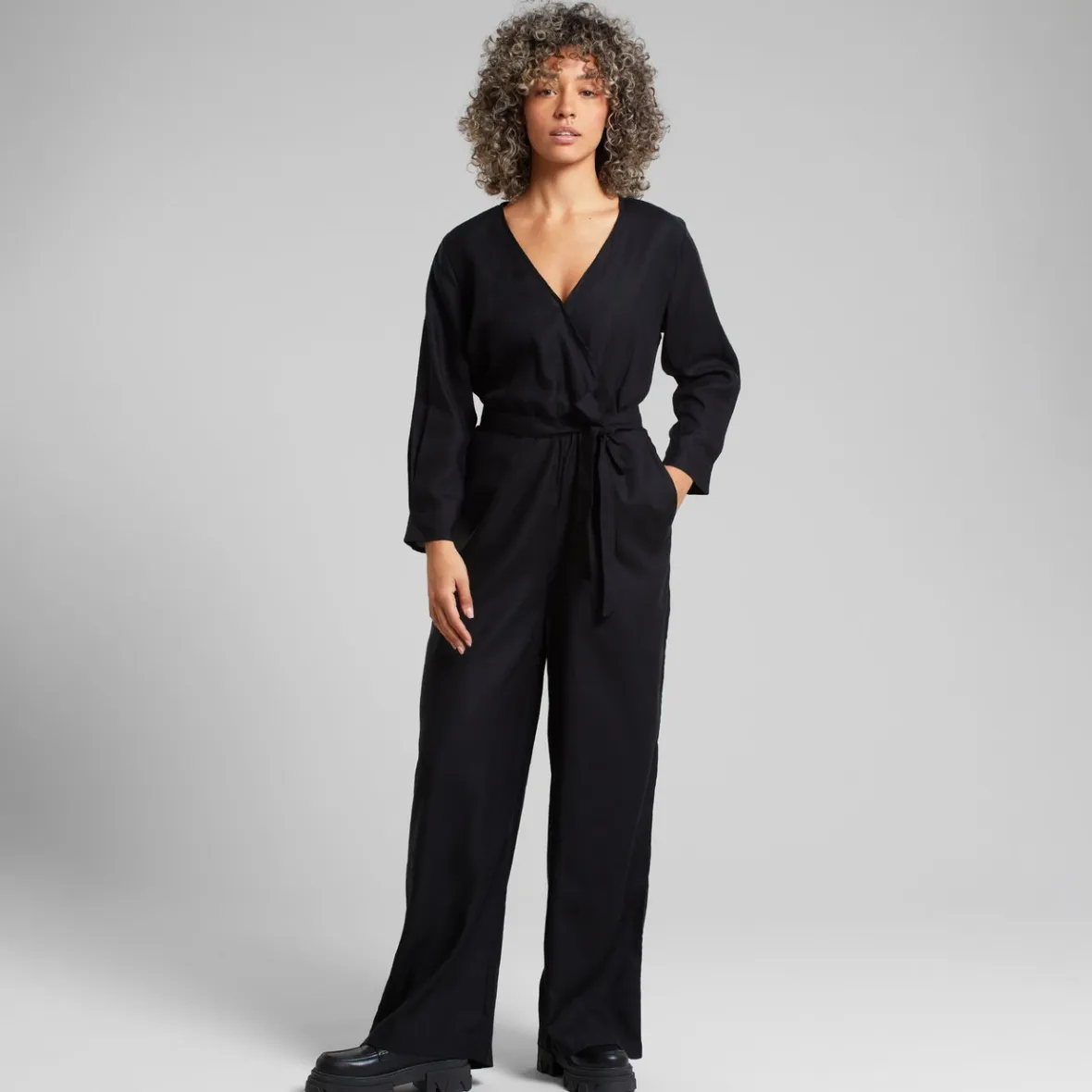 Combinaison Femme Noire Ceinturée - Style Farsta | En Soldes