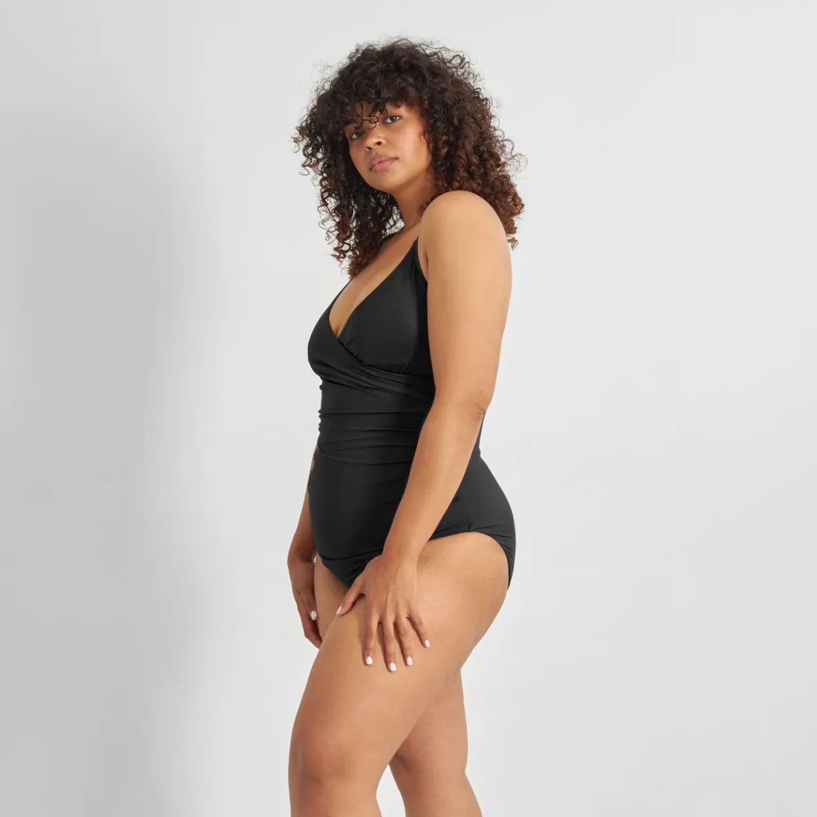 Maillot de bain enveloppant Klinte - Noir sophistiqué pour silhouette féminine