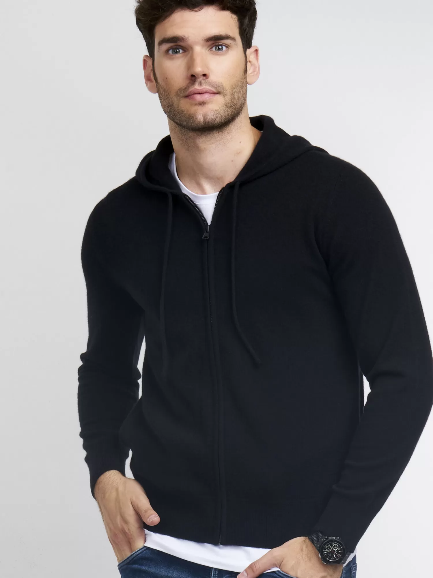 Découvrez le pull à capuche zippé en cachemire Van - Élégance masculine et confort premium